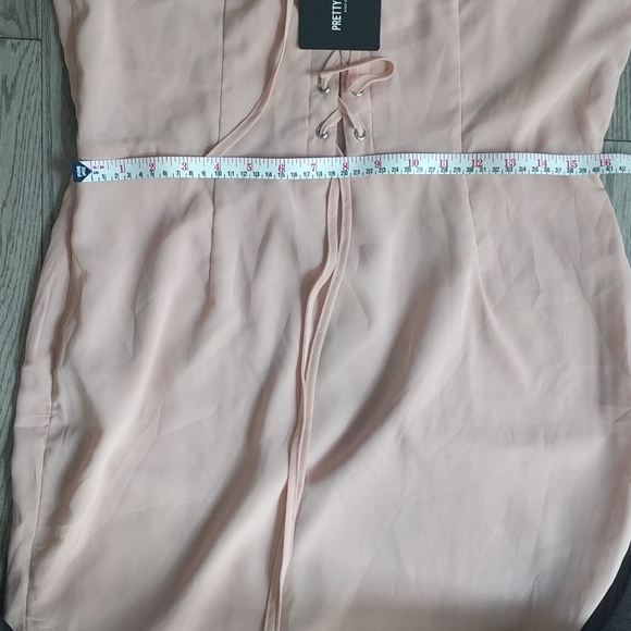 Beautiful dress by Pretty little things 😍 - Picture 5 of 12